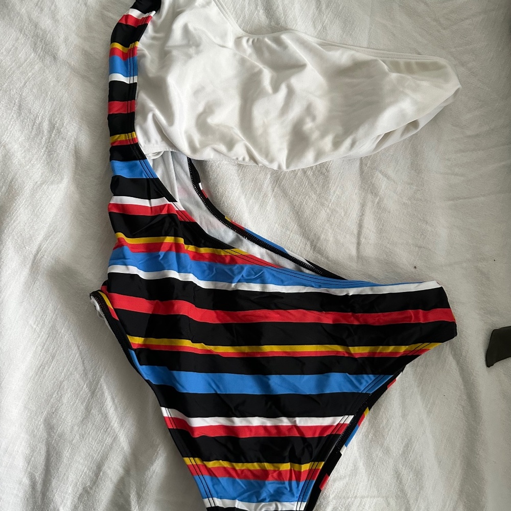 One piece swim